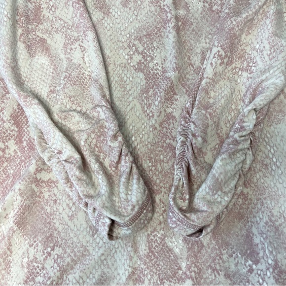Susan Graver Pink Snake Print Blouse Size Small LIKE NEW - Picture 15 of 15